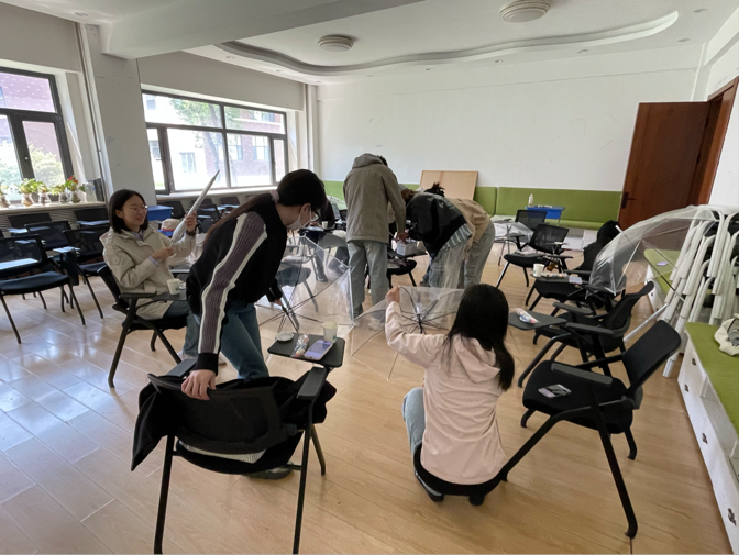 2025年“朋辈协力·心理成长”系列活动——脱衣舞
研究生开展“绘伞疗心·雨季晴空”情绪表达与创意手作工坊